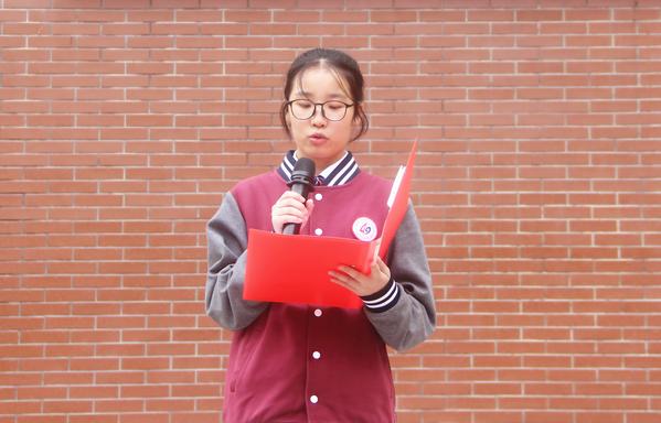 景楠主持升旗仪式 景楠主持升旗仪式